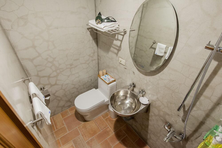 Bathroom 3, Jian Shan Hotel, Taipei City