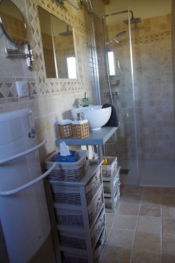 Bathroom 4, Junior Suite Le Pied de Mulet, Dordogne