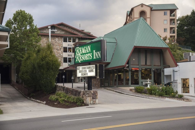 Exterior & Views 3, Reagan Resorts Inn, Sevier