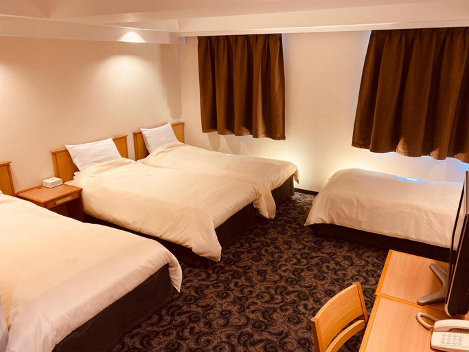 Bedroom 4, Nansei Kanko Hotel, Naha
