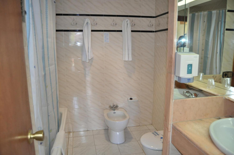 Bathroom 3, Hotel Nautilus, Girona