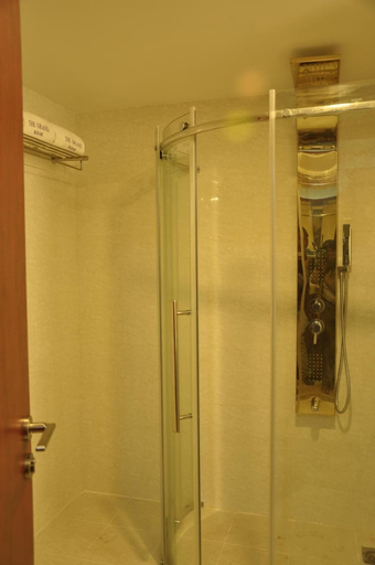 Bathroom 3, Clarks Inn Badami, Bagalkot