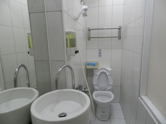 Bathroom 3, Caitlyn Hostel II, Taitung
