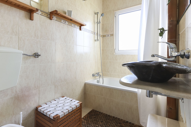 Bathroom 4, Red Almirante by Homing, Lisbon