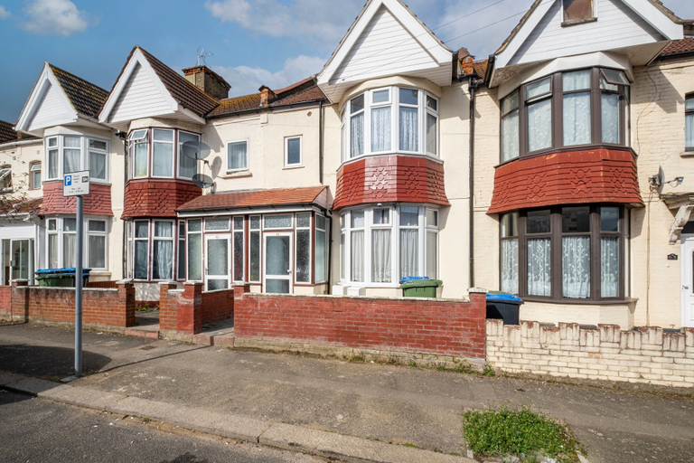 Exterior & Views