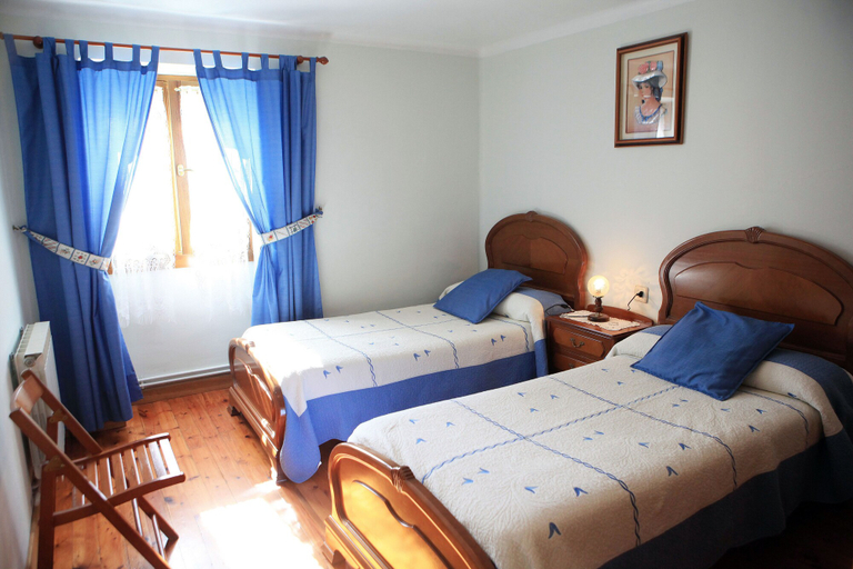 Bedroom 2, Casa Rural Artxea, Navarra
