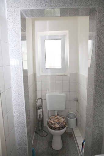 Bathroom 2, White House Bochum Ehrenfeld, Bochum