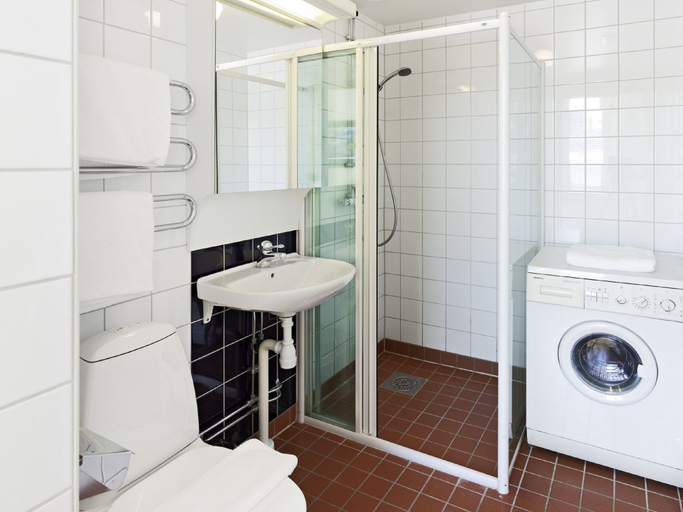 Bathroom 3, Apartments at Hotel Riverton, Göteborg