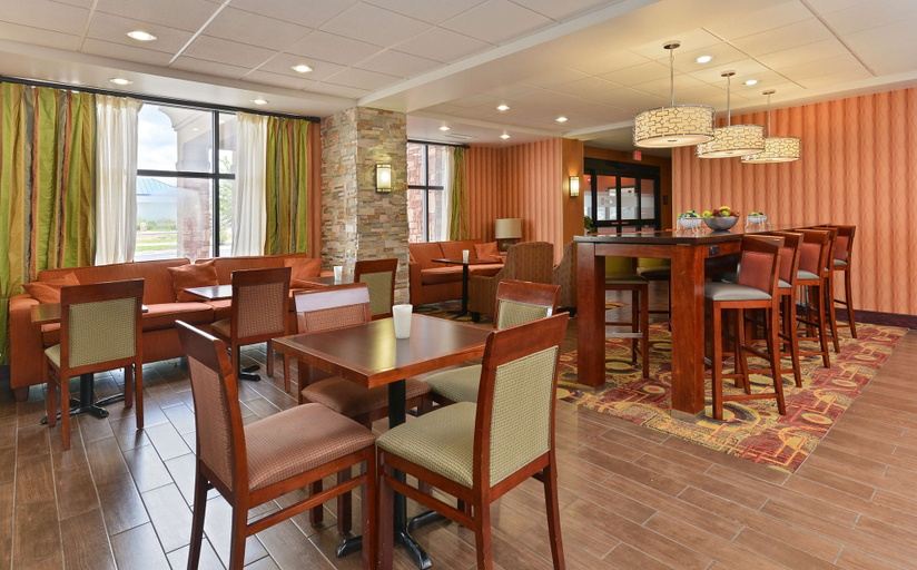 Food & Drinks 5, Hampton Inn Muscatine, Muscatine