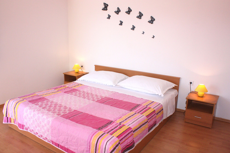 Bedroom 2, Smith Apartments, Pag
