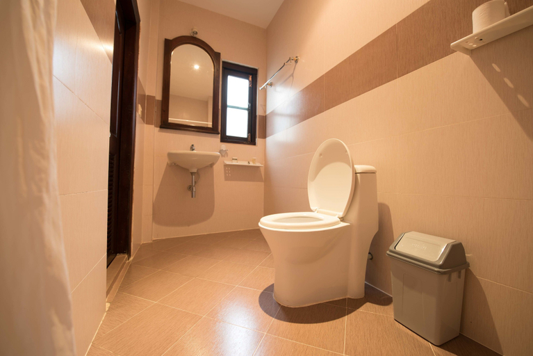 Bathroom 4, Neth Socheata Hotel, Siem Reap