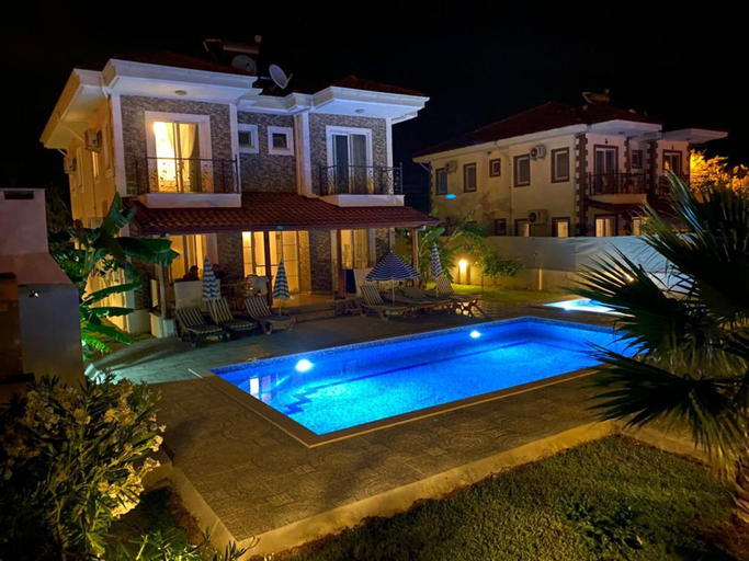 Sport & Beauty 2, Remarkable 4-bed Villa Tasgin 2 Pools, Ortaca