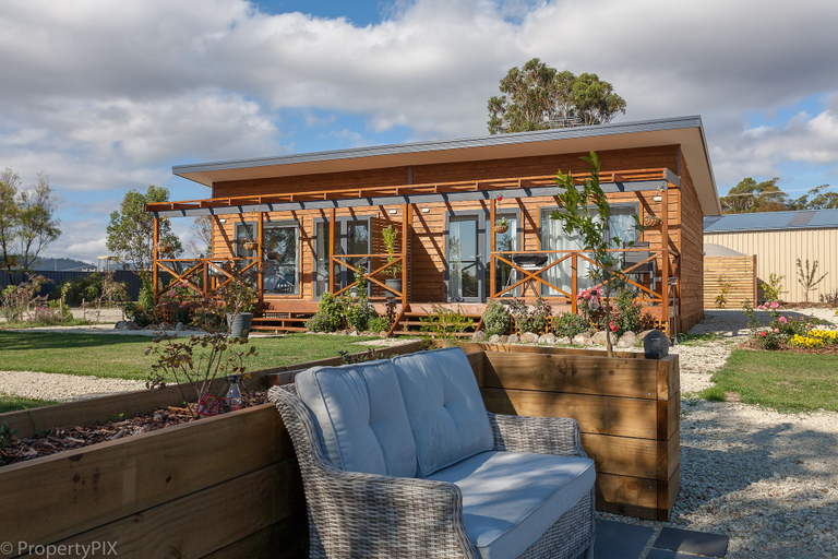 Exterior & Views 2, Harrison Grove, Sorell