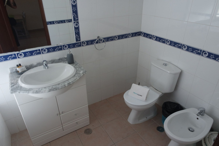 Bathroom, A39 - Vista Mar Apartment in Praia da Rocha, Portimão