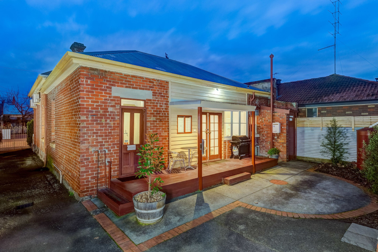 Exterior & Views 2, Seymours on Lydiard, Ballarat  - Central