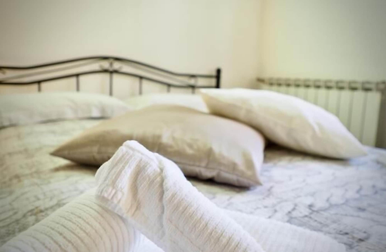 Room 2, Romantica Mansarda di Mascherona, Genova