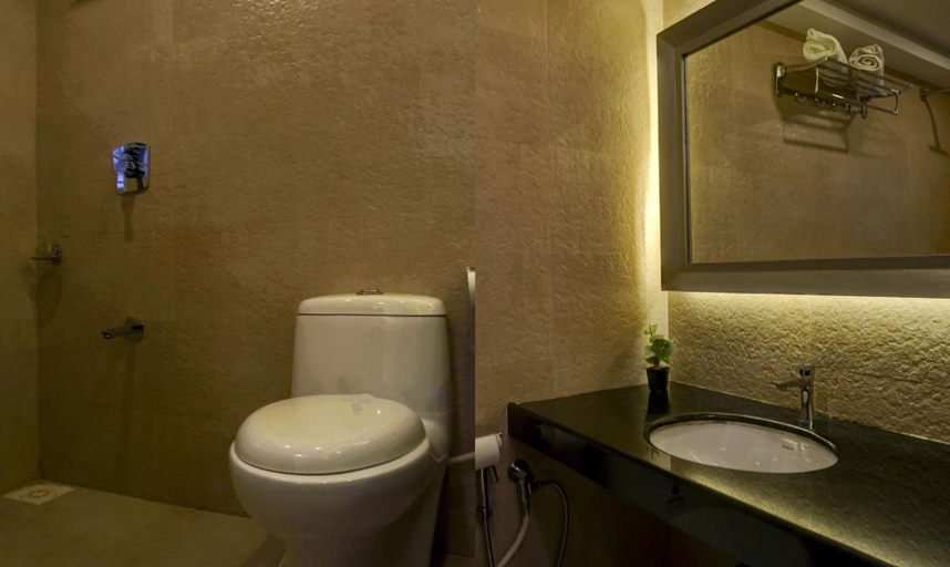 Bathroom 4, Treebo Five Elements with Swimming Pool, Pune