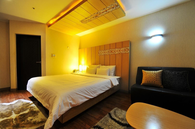 Bedroom 4, Hotel K, Gimhae