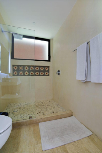 Bathroom 3, Central Park 201 B, Cozumel