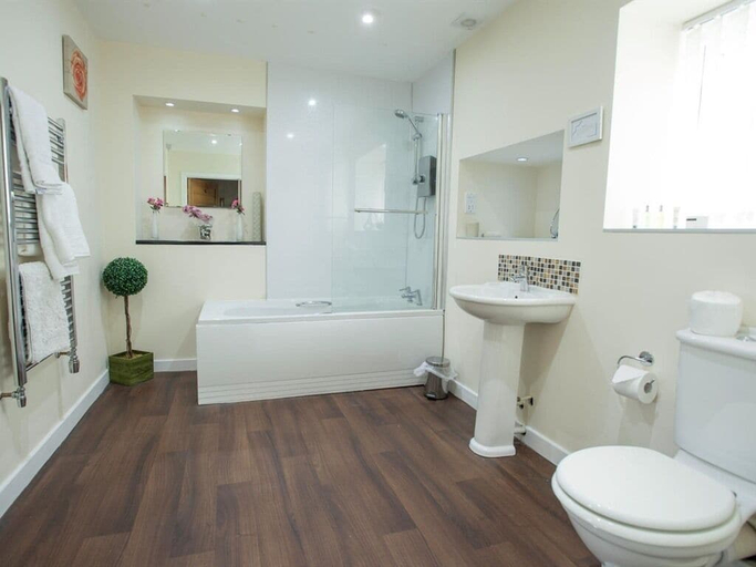 Bathroom 3, The White Swan Inn, Northumberland