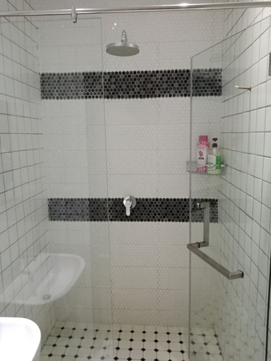 Bathroom 4, Reggae Mansion Hostel, Kuala Lumpur