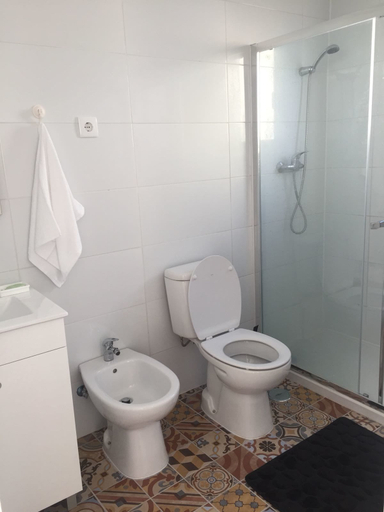 Bathroom 3, Hostel Triúno, Lisbon
