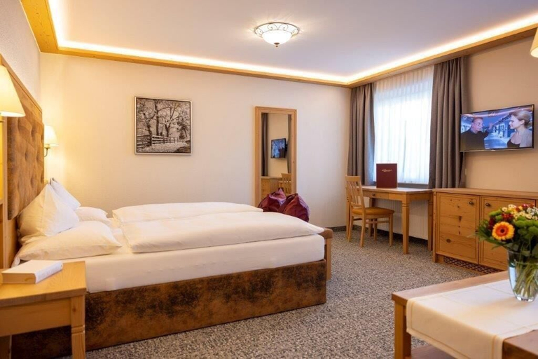 Bedroom 3, Parkhotel, Innsbruck Land