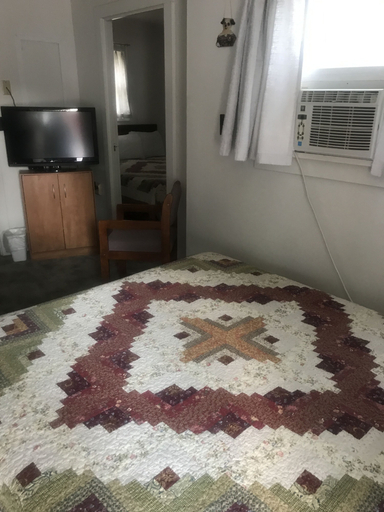 Bedroom 2, Chalet Motel, Custer
