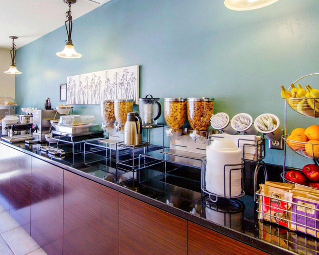 Food & Drinks 5, Sleep Inn & Suites Evansville - Casper, Natrona