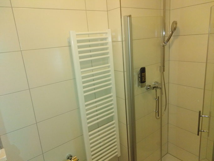 Bathroom 4, Daimerwirt, Erding