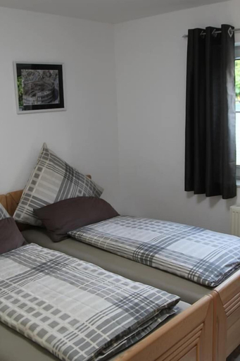 Bedroom 2, Ferienwohnungen Panoramablick, Düren