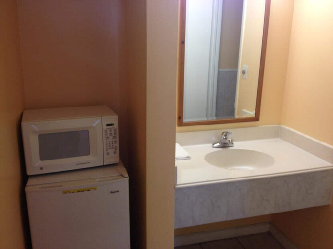 Bathroom 5, Fort Eustis Inn, Newport News