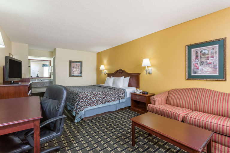 Bedroom 2, Days Inn & Suites by Wyndham Warner Robins Near Robins AFB, Houston
