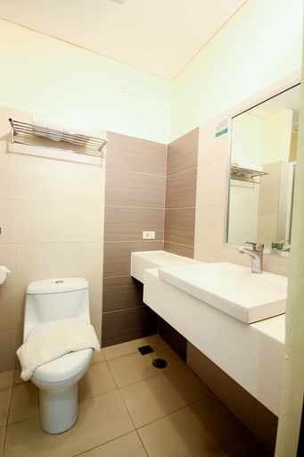 Bathroom 5, Go Hotels Dumaguete, Dumaguete City