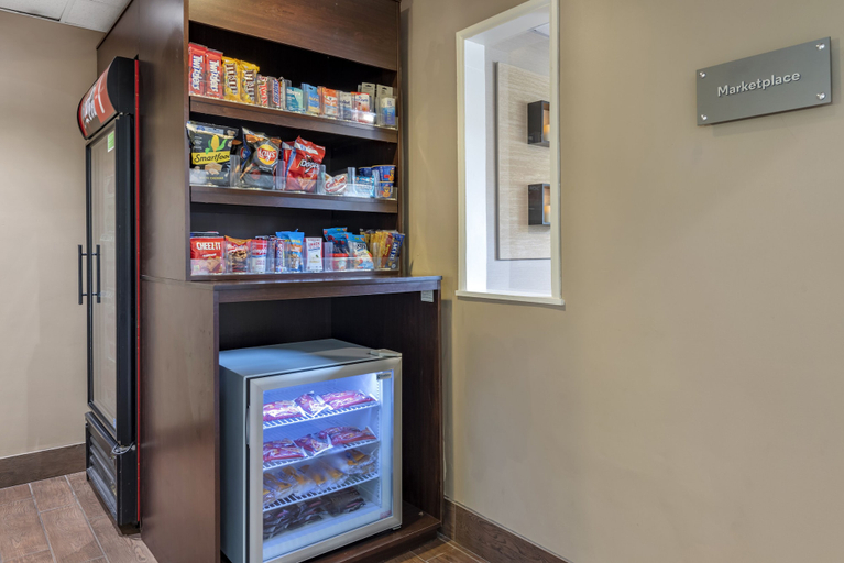 Food & Drinks 4, SureStay by Best Western Marion, Grant