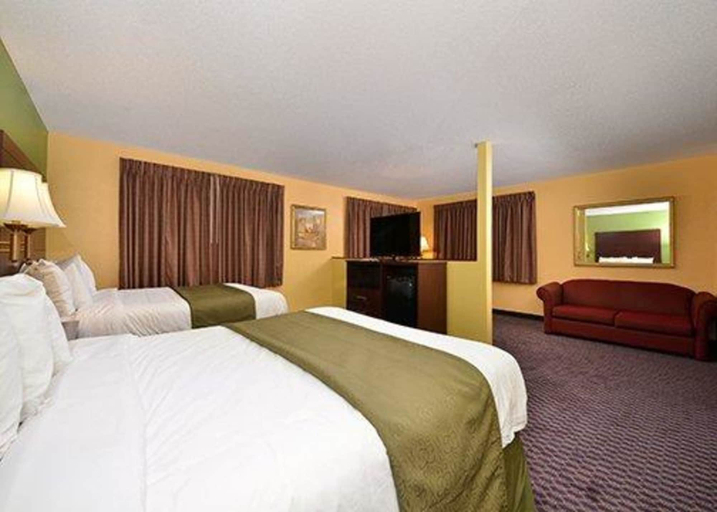 Bedroom 4, Quality Inn & Suites Grinnell near University, Poweshiek