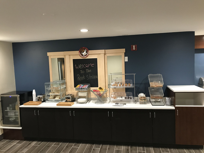 Food & Drinks 5, AmericInn by Wyndham Jefferson, Jefferson