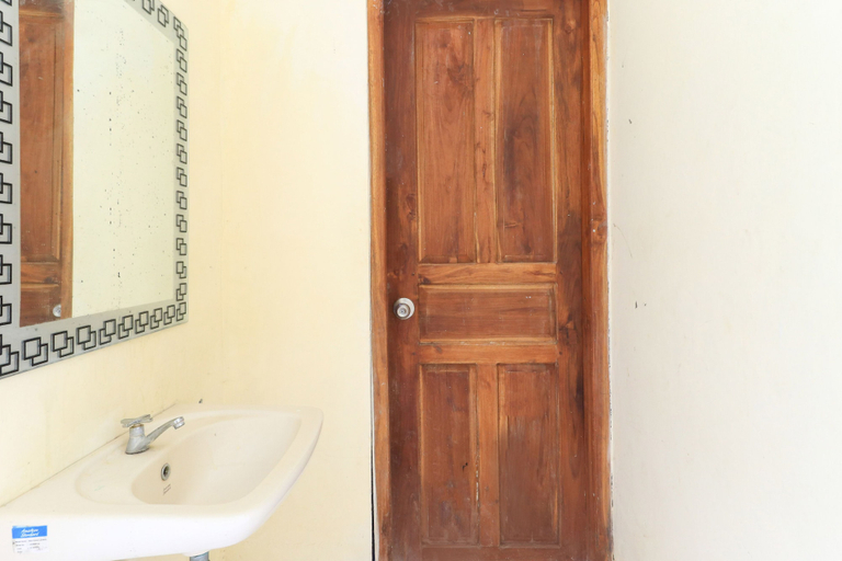 Bathroom 3, Bantan Guest House, Badung