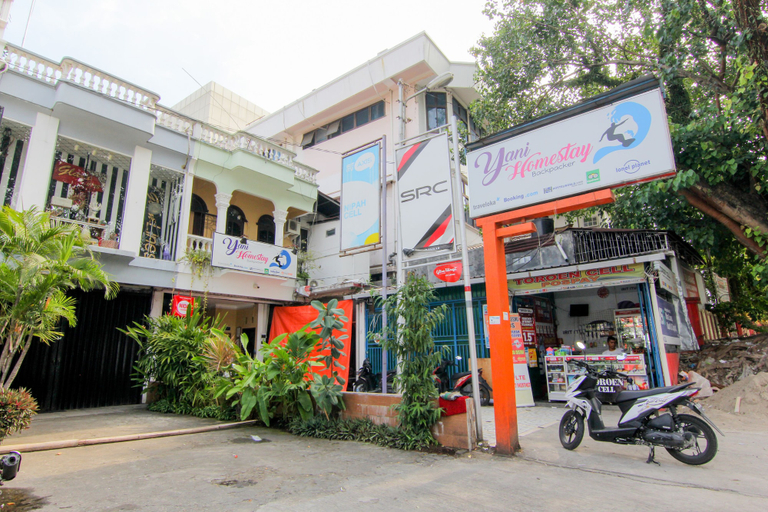Exterior & Views 2, Yani Homestay, Padang