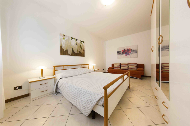Others 3, Rosalinde House, Verona