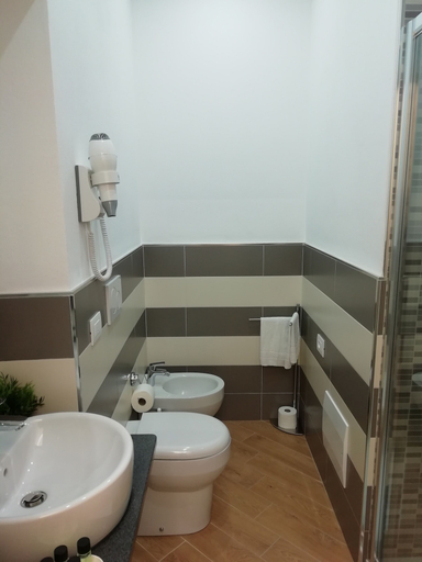 Bathroom 3, Affittacamere ELVI, La Spezia