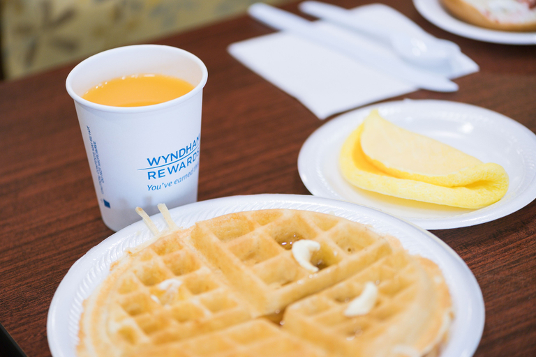 Food & Drinks 5, Days Inn by Wyndham Burlington East, Alamance