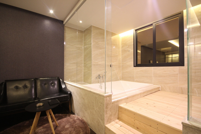 Bathroom 5, 2 Heaven Hotel, Busanjin