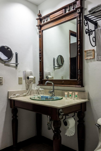 Bathroom 4, La Gran Francia, Granada