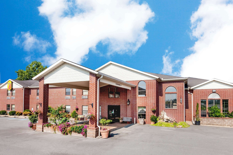 Exterior & Views 1, Super 8 by Wyndham Pine Bluff, Jefferson