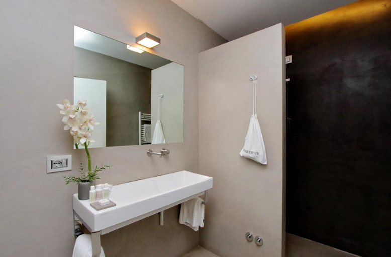 Bathroom 5, Urben Guesthouse, Roma