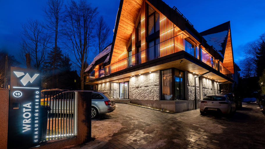 Exterior & Views
