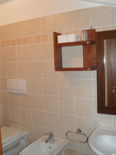 Bathroom, osteria b&b il barcollo, Cuneo