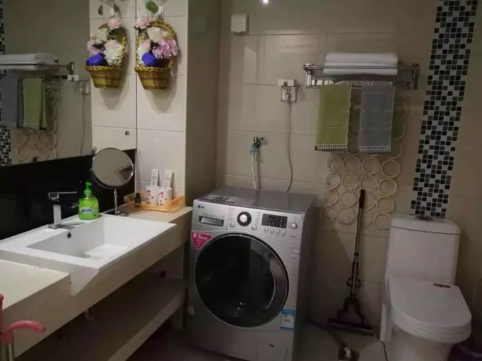 Bathroom, Mei Zhu Apartment, Beijing