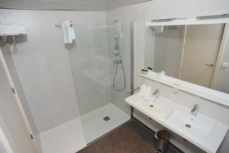 Bathroom 4, Hotel L´Escala Centre, Girona